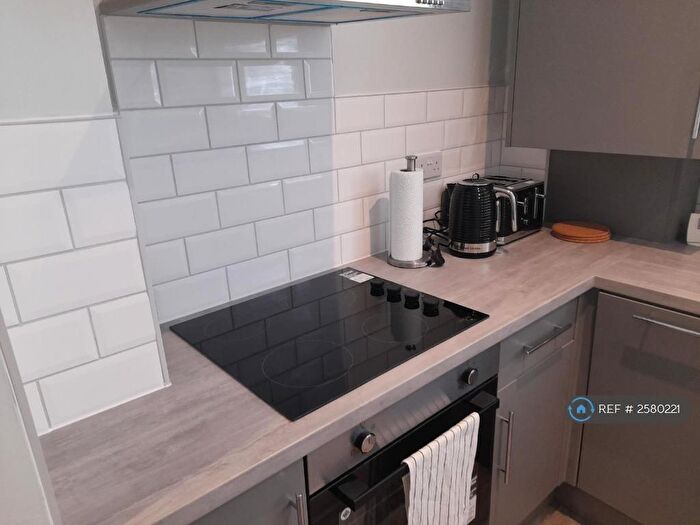 4 Bedroom Flat To Rent In Drummond Street, London, NW1