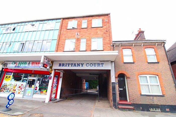 2 Bedroom Flat For Sale In High Street South, Dunstable, LU6