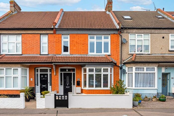 3 Bedroom Terraced House For Sale In Glendale Gardens, Leigh-On-Sea, SS9