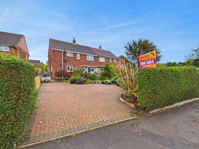 3 Bedroom Semi Detached House For Sale In Vernon Road, Towcester, NN12