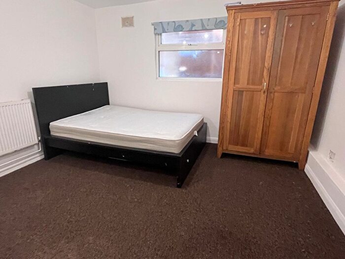 Studio To Rent In Hanworth Road, Hounslow, TW3