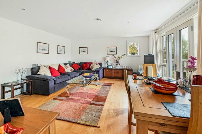 2 Bedroom Flat To Rent In Edgar Close, Kings Hill, ME19