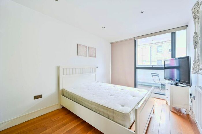 2 Bedroom Flat To Rent In Greenwich High Road, Greenwich, London, SE10