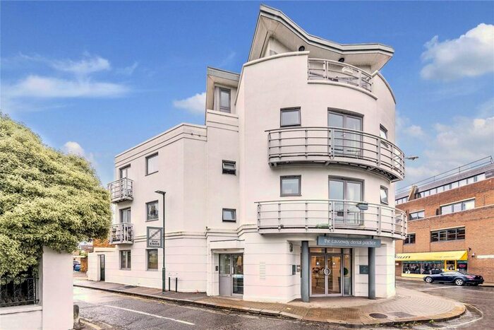 1 Bedroom Flat To Rent In Middle Lane, Teddington, TW11