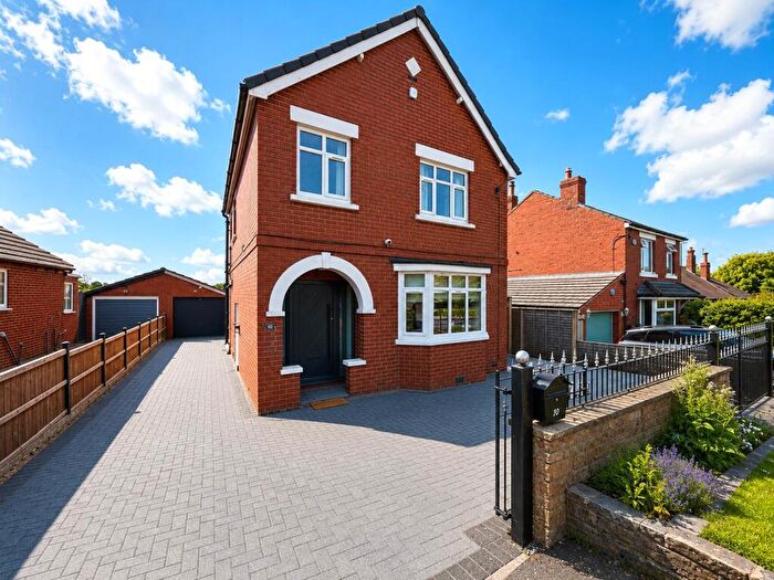 3 Bedroom Detached House For Sale In Selby Road, Garforth, Leeds, West Yorkshire, LS25