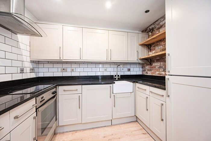 2 Bedroom Flat To Rent In Globe Road, Bethnal Green, London, E1