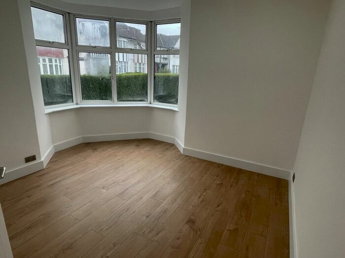 4 Bedroom Property To Rent In Garrick Avenue, London, NW11