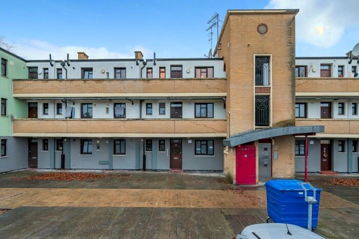 3 Bedroom Flat To Rent In Shirley House Drive London, SE7