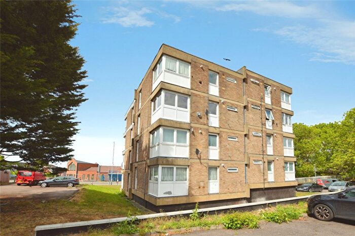 1 Bedroom Flat For Sale In Spire Road, Laindon, Basildon, Essex, SS15