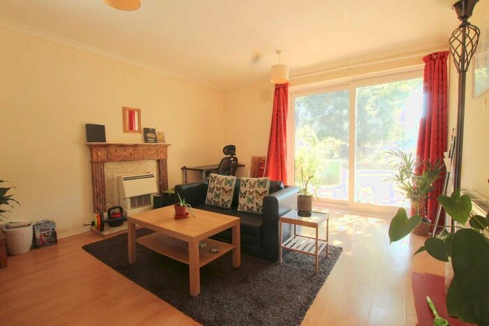 1 Bedroom Flat To Rent In Thorburn Square, London, SE1
