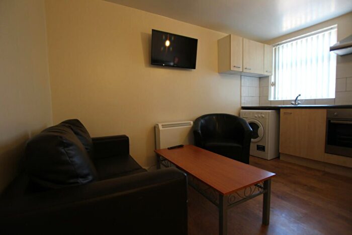 3 Bedroom Flat To Rent In Carlton Avenue, Manchester, M14