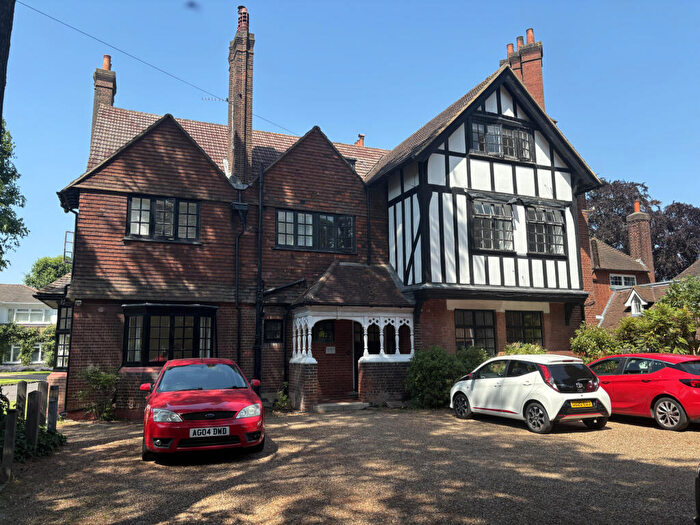 2 Bedroom Apartment To Rent In Hawthorne Road, Bickley, BR1