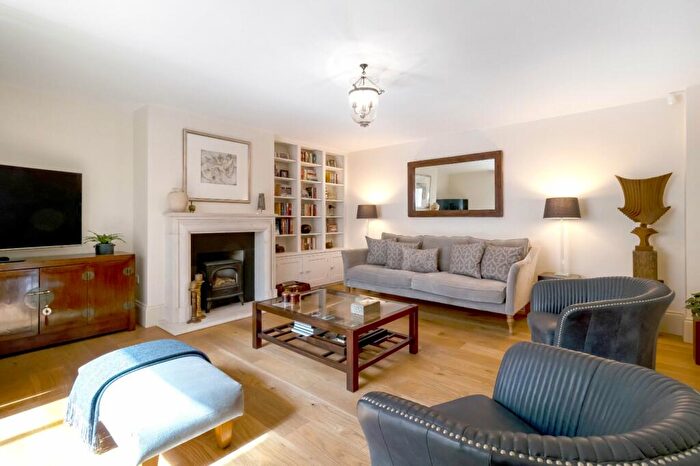 5 Bedroom Detached House For Sale In London Mews, Cirencester, Gloucestershire, GL7