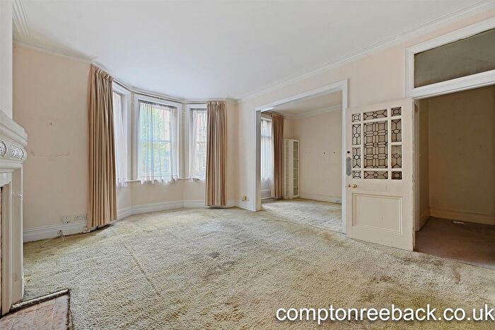 2 Bedroom Flat For Sale In Castellain Road, London, W9