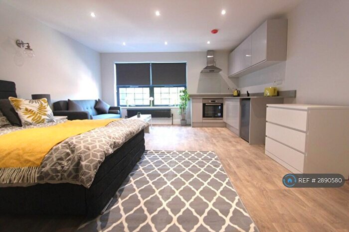 Studio To Rent In Alma Street, Luton, LU1