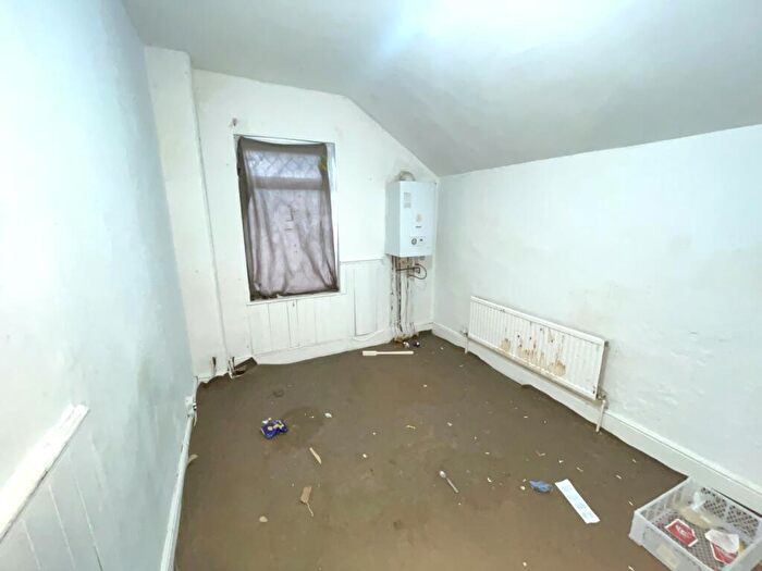 3 Bedroom Terraced House For Sale In Corporation Road, Grimsby, DN31