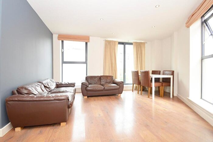 3 Bedroom Apartment To Rent In Richmond Road, London Fields, E8