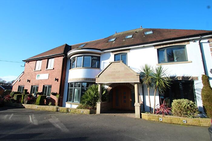 2 Bedroom Flat To Rent In Chapeltown Road, Leeds, West Yorkshire, Uk, LS7