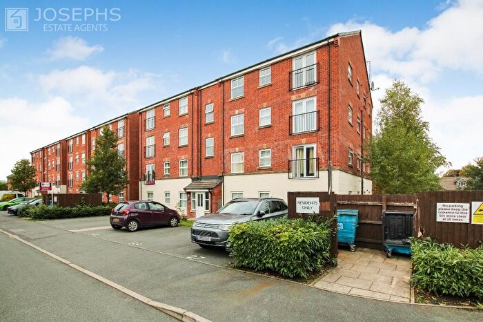2 Bedroom Flat To Rent In Lilac Gardens, Bolton, Greater Manchester, BL3