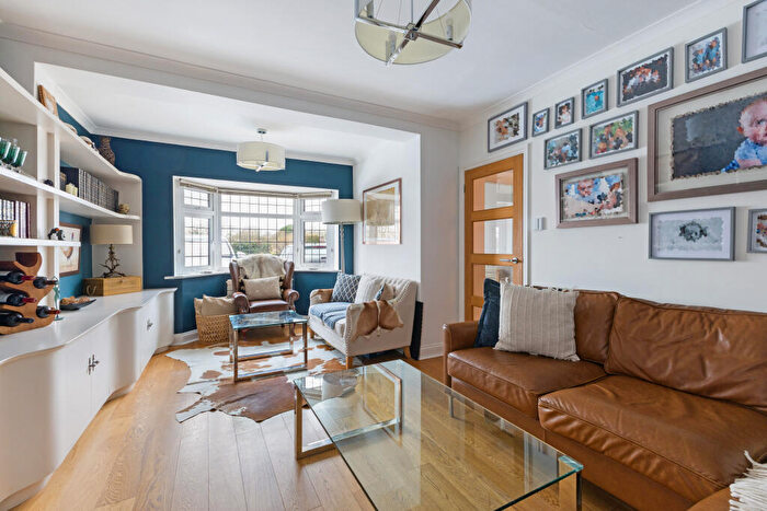 4 Bedroom Detached House For Sale In Station Road, Welham Green, AL9