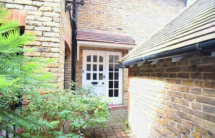 Studio To Rent In Amyand Park Gardens, St Margarets, TW1