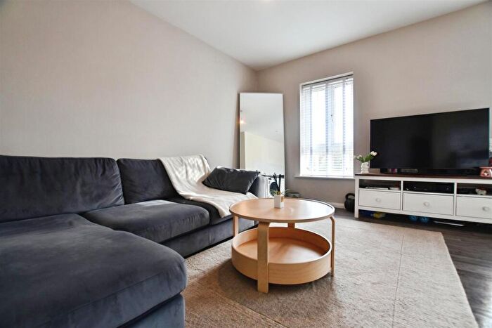 1 Bedroom Flat For Sale In Village Green Way, Kingswood, Hull, HU7