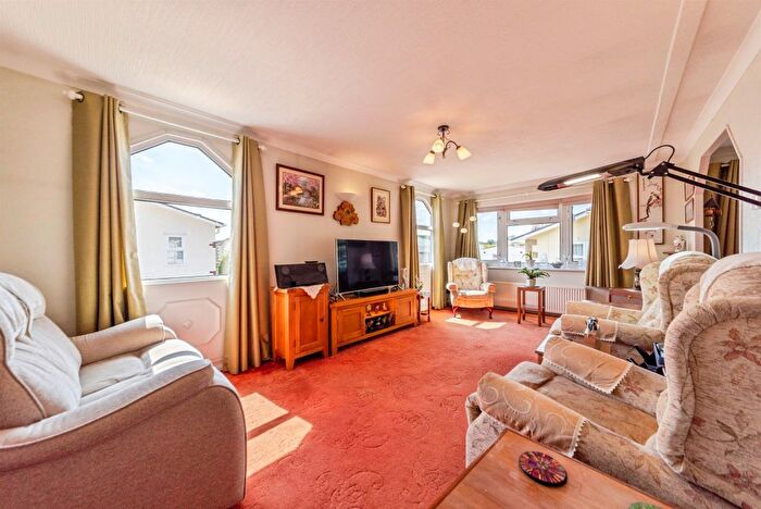 2 Bedroom Mobile/park Home For Sale In Allington Gardens, Allington, Grantham, NG32