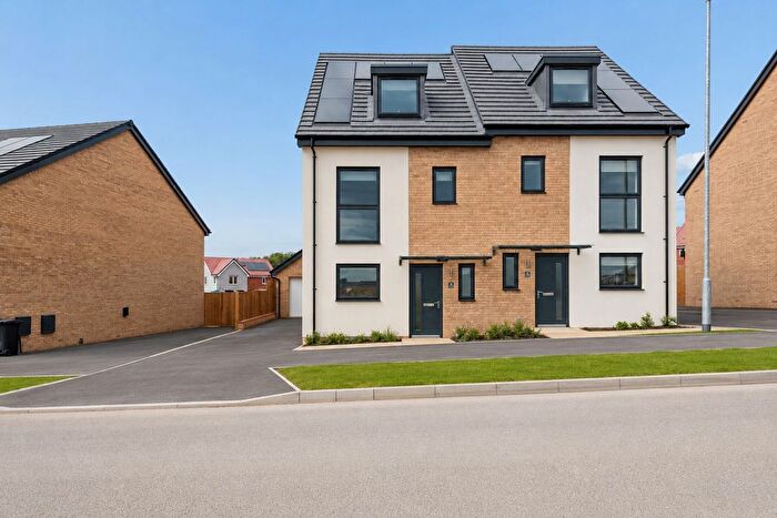 3 Bedroom Semi-detached House To Rent In Forster Way, Stevenage, SG1