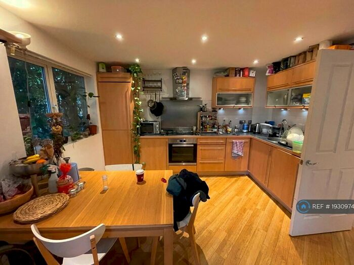 2 Bedroom Flat To Rent In Cottrill Gardens, London, E8