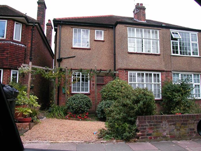 2 Bedroom Apartment To Rent In Sunningfields Road, Hendon, London, NW4