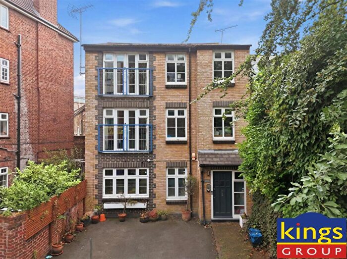 2 Bedroom Flat For Sale In Dunn Street, London, E8