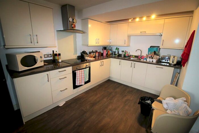 4 Bedroom Private Hall To Rent In Pitt Street, Lancaster, LA1