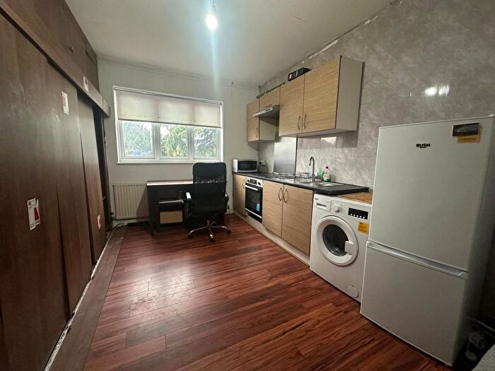 2 Bedroom Semi-detached House To Rent In The Glen, Southall, UB2