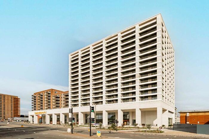 2 Bedroom Flat To Rent In Henshaw Parade, London, NW9