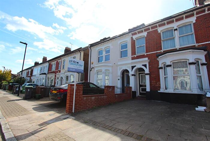 Studio To Rent In Ravenstone Road, Hornsey, N8