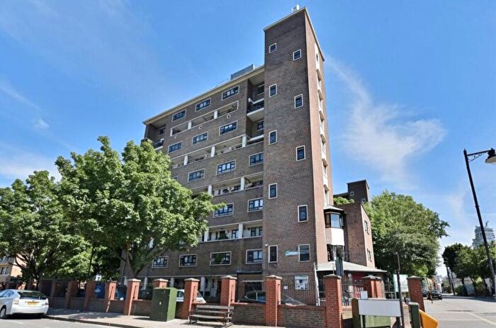 3 Bedroom Flat To Rent In St. Peter's Street, London, N1