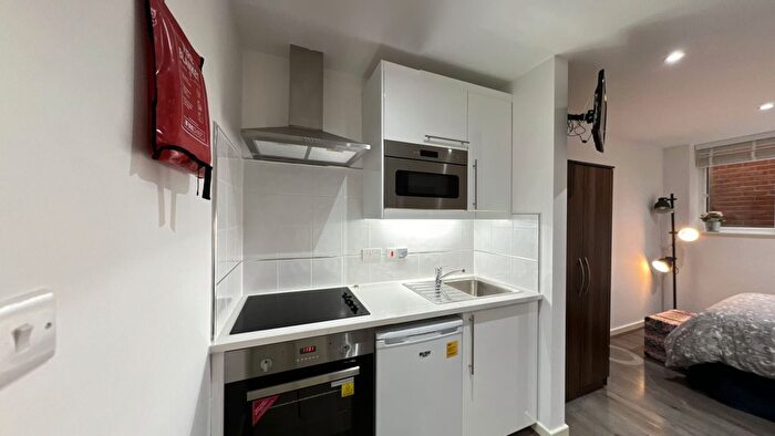 Studio To Rent In Blenheim Gardens, London, NW2