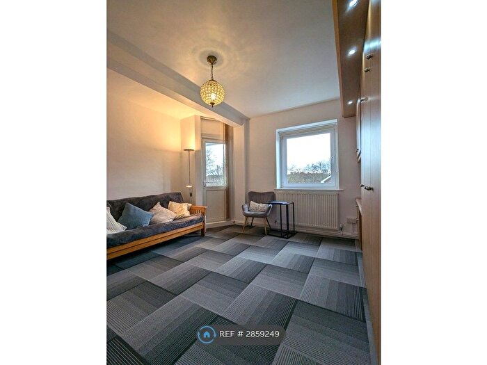 1 Bedroom Flat To Rent In Wade House, London, SE1