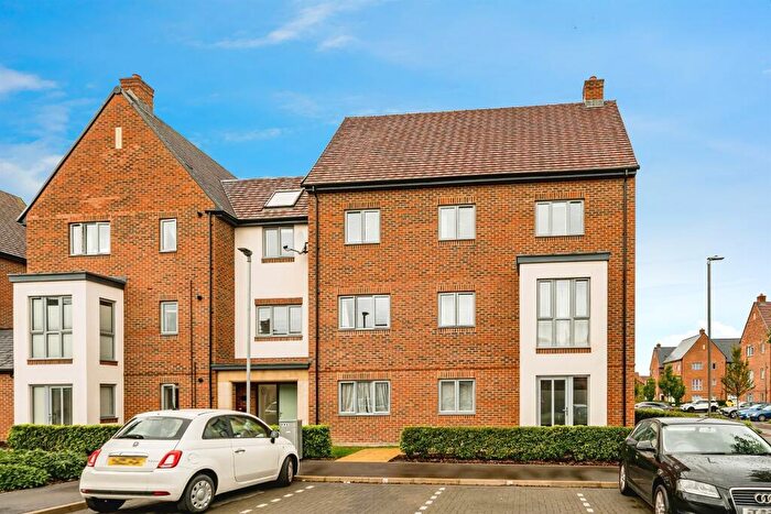 2 Bedroom Flat For Sale In Purssell Road, Weston Turville, Aylesbury, HP22