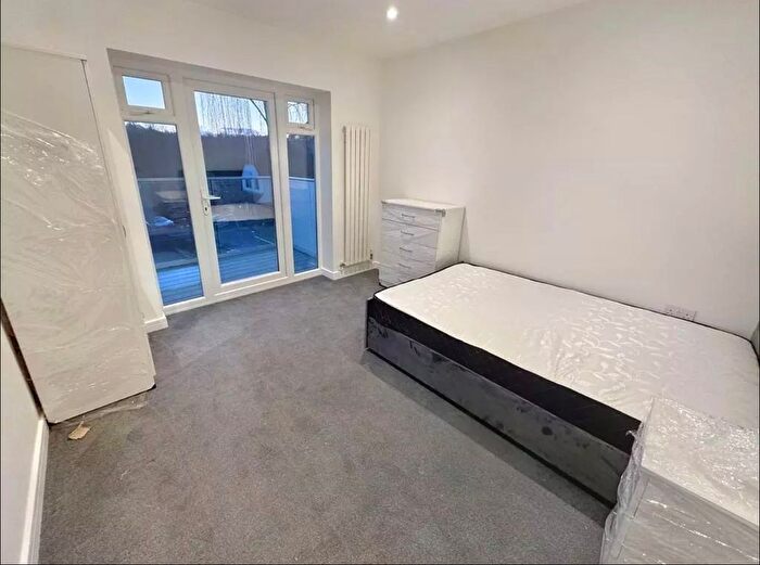 2 Bedroom Flat To Rent In West Wycombe Road, High Wycombe, HP12