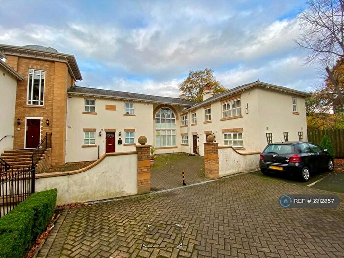 2 Bedroom Flat To Rent In Lane Court, Manchester, M14