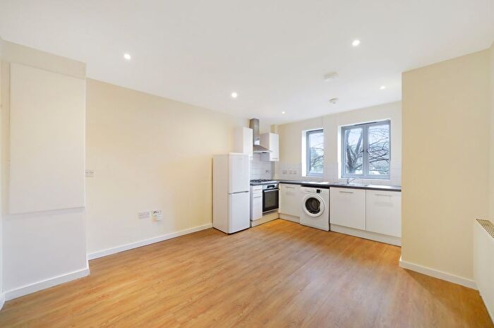 1 Bedroom Flat To Rent In Cephas Avenue, London, E1