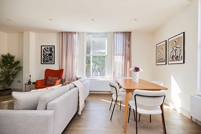 2 Bedroom Flat To Rent In Atheldene Road, London, SW18