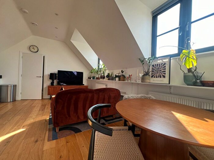 1 Bedroom Flat To Rent In Bridge Street, Kenilworth, CV8