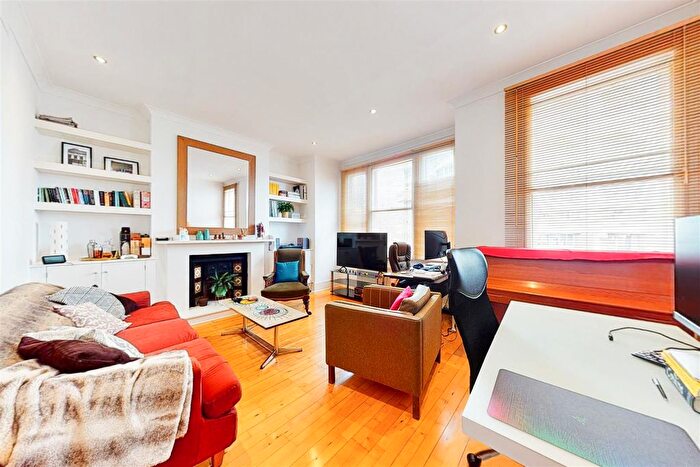 2 Bedroom Flat To Rent In Grantham Road, Stockwell, SW9