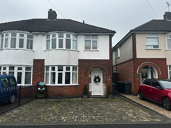 3 Bedroom Semi Detached House For Sale In Barrie Road, Hinckley, LE10