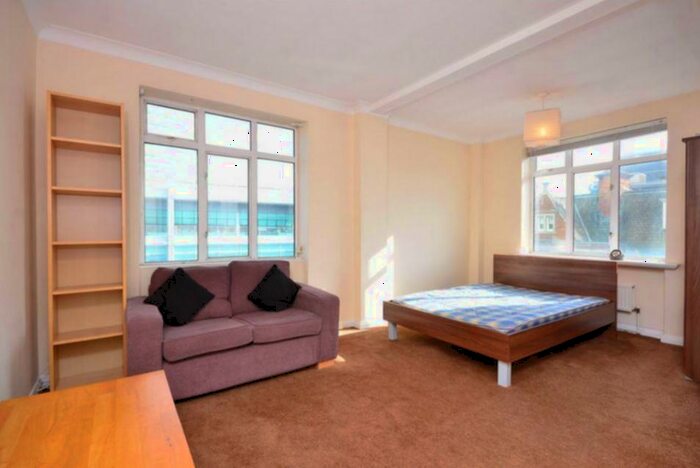 Flat To Rent In Euston Road, Camden, London, NW1