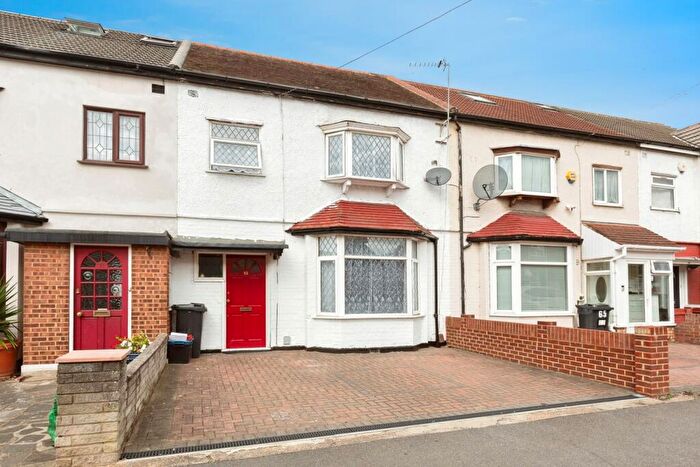 3 Bedroom Terraced House For Sale In Quebec Road, Ilford, Essex, IG2