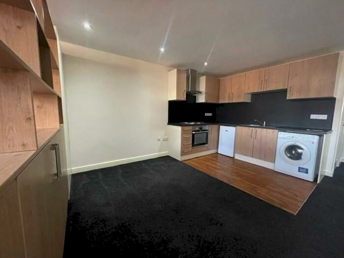 Apartment To Rent In Cleveland Street, Doncaster, DN1