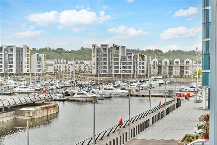 2 Bedroom Flat For Sale In Dock Head Road, Chatham, Kent, ME4